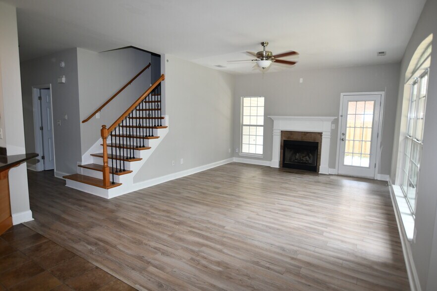 Building Photo - 486 Sussex Dr SW