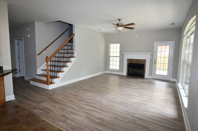 Building Photo - 486 Sussex Dr SW