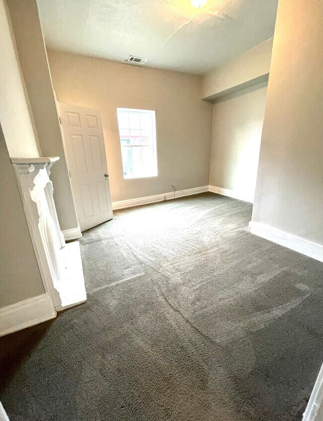 Building Photo - 1808 10th Ave N