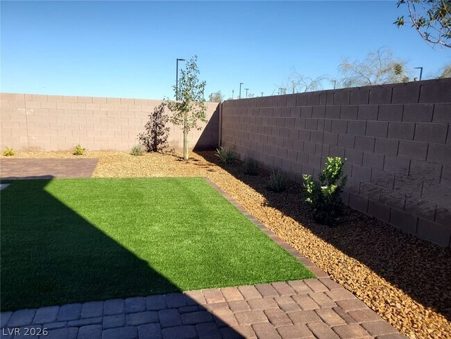 Building Photo - 2448 Bellinzona Pl