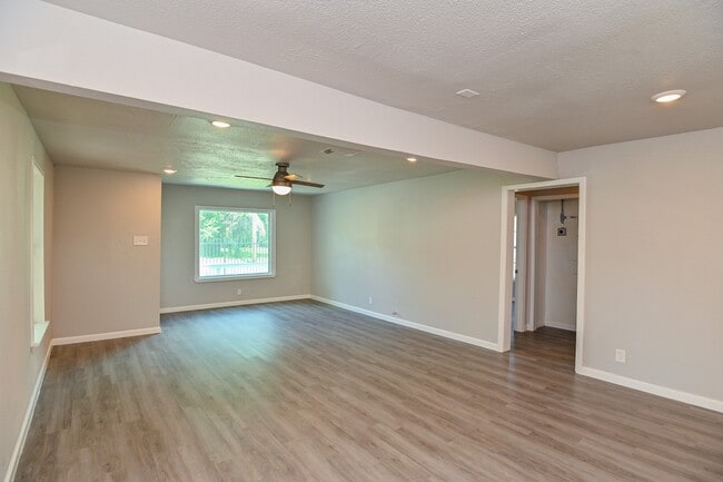 Building Photo - 4714 Nichols St