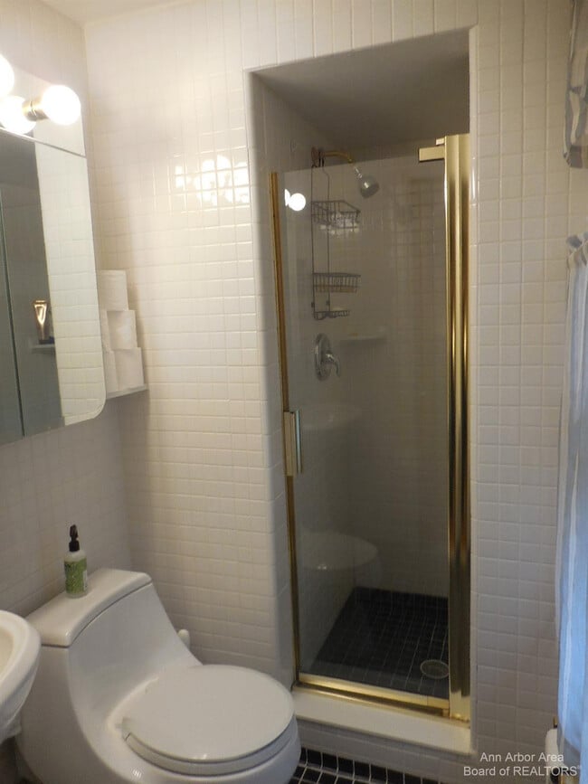 Building Photo - 3253 Lockridge Dr