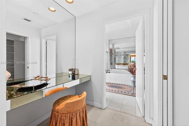 Building Photo - 2800 Island Blvd