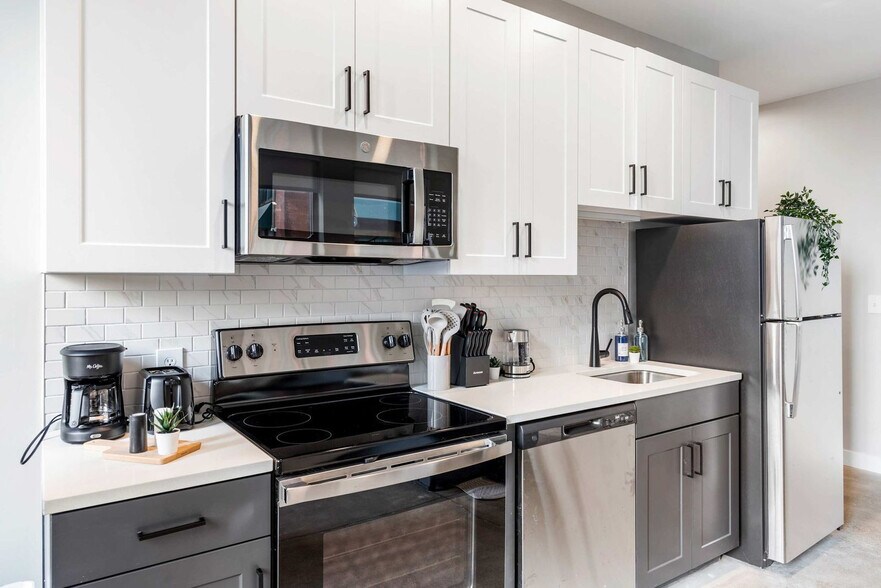 Building Photo - 205 W 4th St