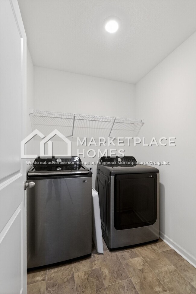 Building Photo - 1067 Evan Ct