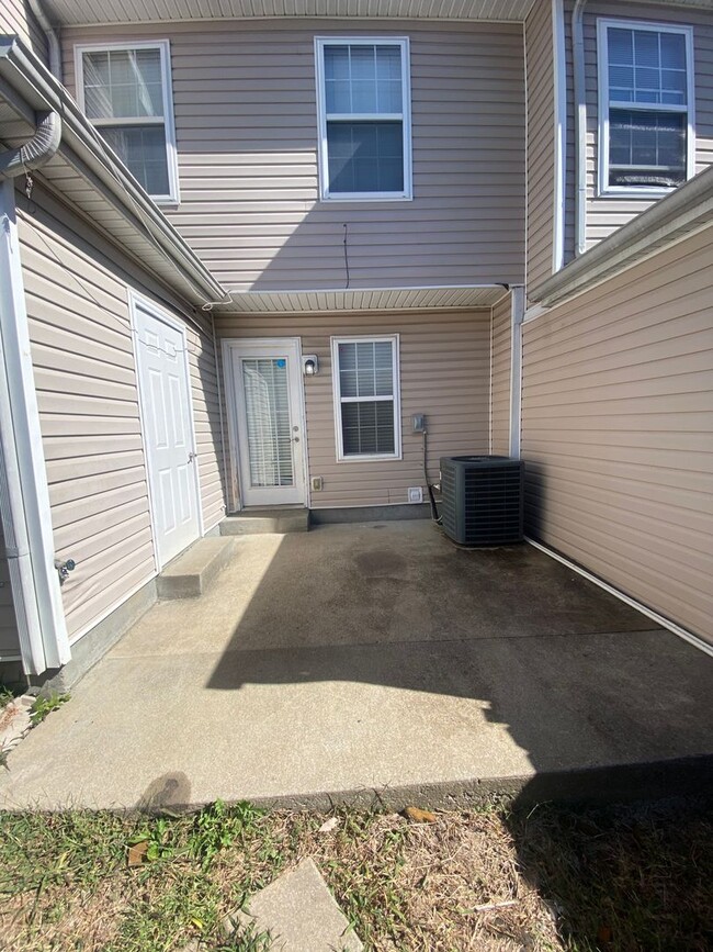 Building Photo - 6021 Cullen Dr