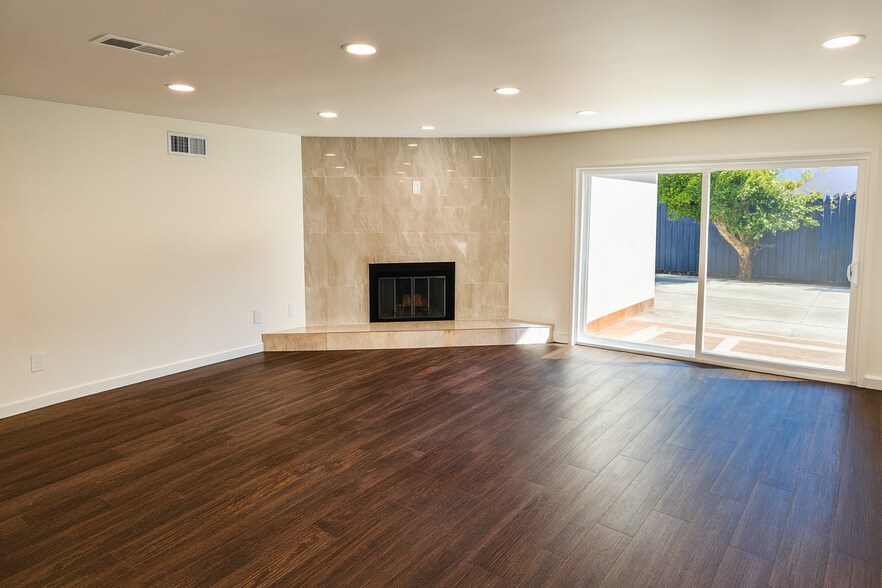 Building Photo - 12948 Lull St