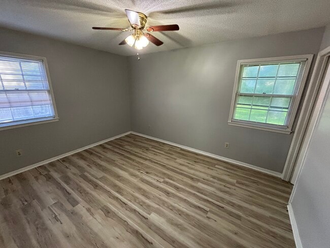 Building Photo - 807 Miriam Ave