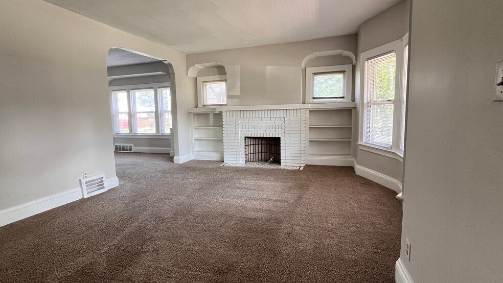 Building Photo - 3252 E 142nd St