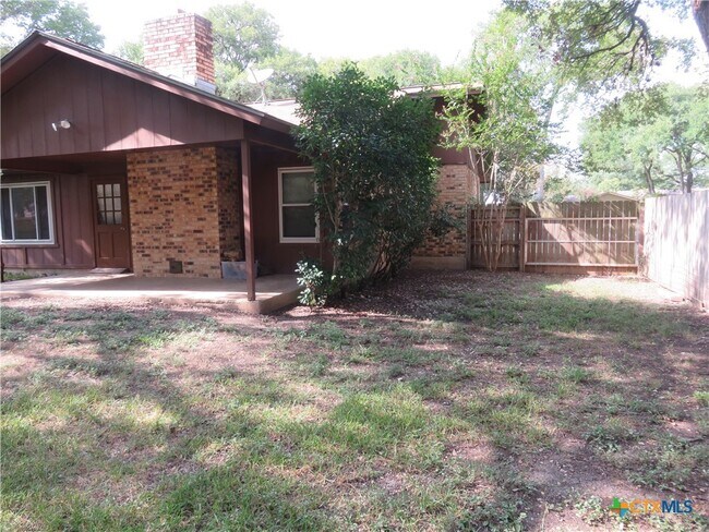 Building Photo - 139 Lone Oak St