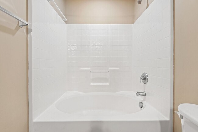 Building Photo - Two Bedroom Durham Townhouse: Available August 7th