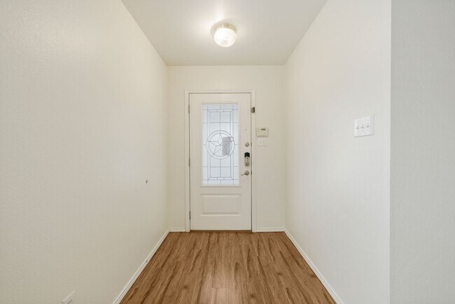 Building Photo - Charming 3-Bedroom Home in Carriage Hills ...