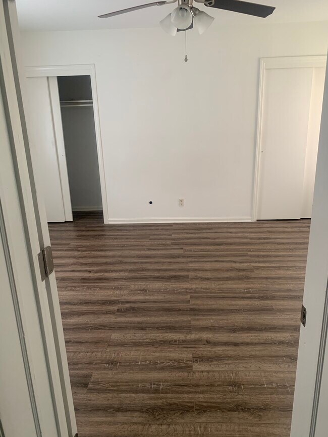 Building Photo - 1205 Pershing Rd