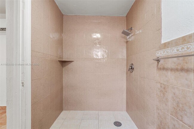 Building Photo - 2385 SW 17th St