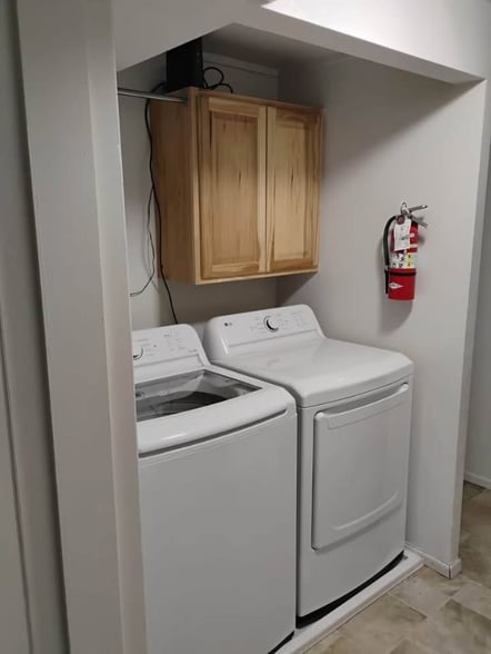 Building Photo - 230 E Center St