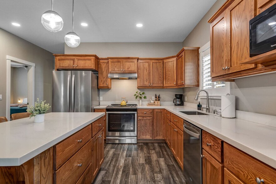 Building Photo - 1800 W Idaho St