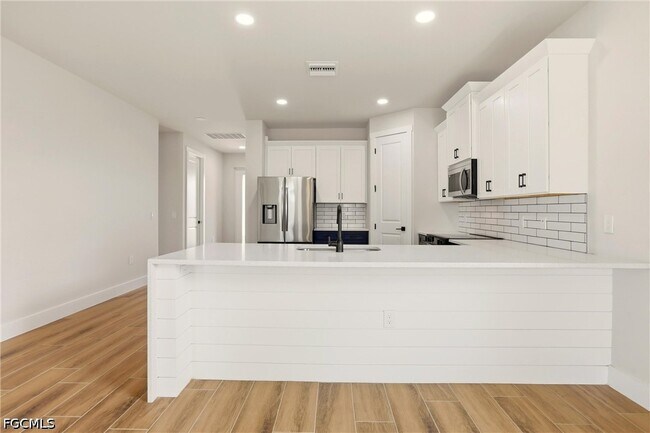 Building Photo - 2630 NW 23rd Ave