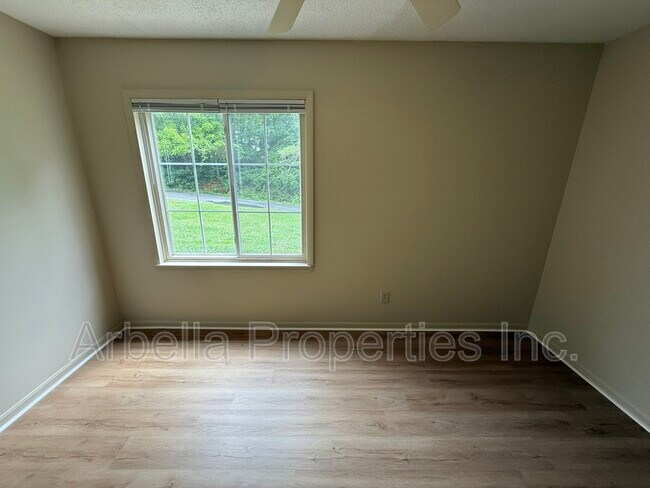 Building Photo - 103 Beech St