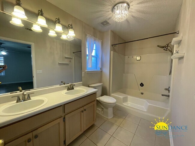 Building Photo - Prime Location and Stunning 4 Bedroom Home with Solar!