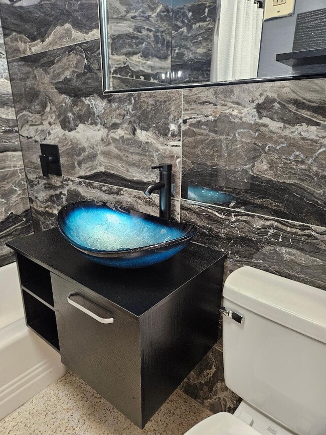 Building Photo - 4710 Spruce Ave