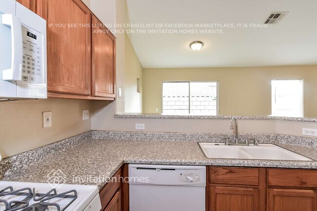 Building Photo - 4946 Attitude Ct