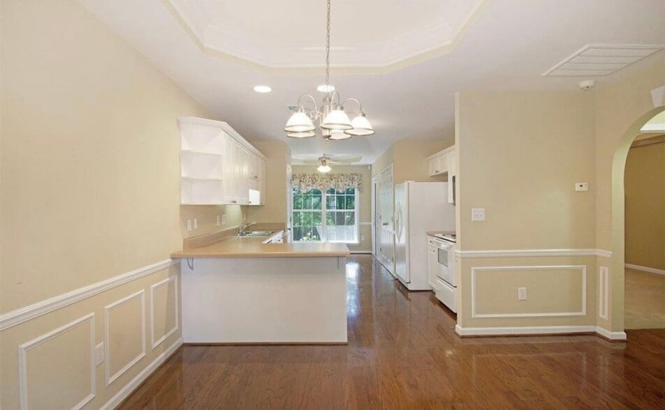 Building Photo - 121 Hayesbury Ct