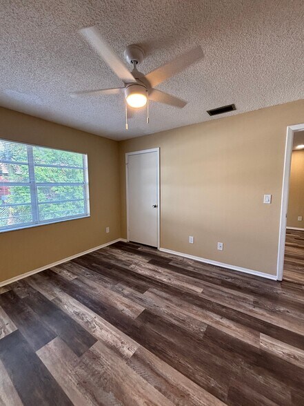 Building Photo - 2 Bed/2 Bath