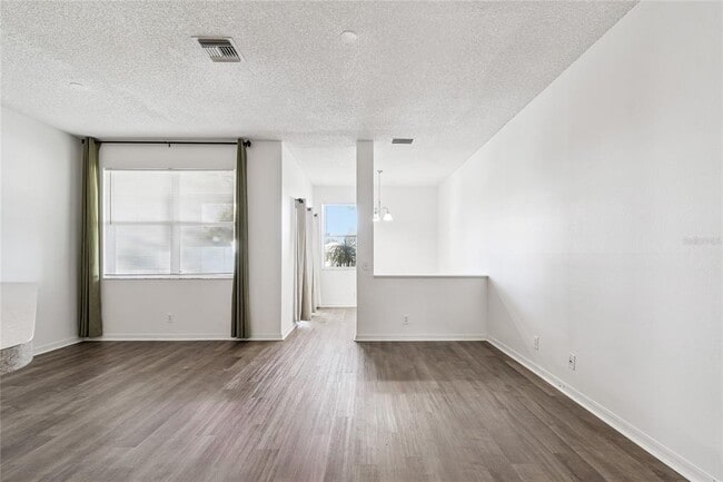 Building Photo - 571 Shoreham Ct NE