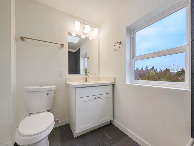 Building Photo - Beautifully Remodeled 3-Bedroom Home Near ...