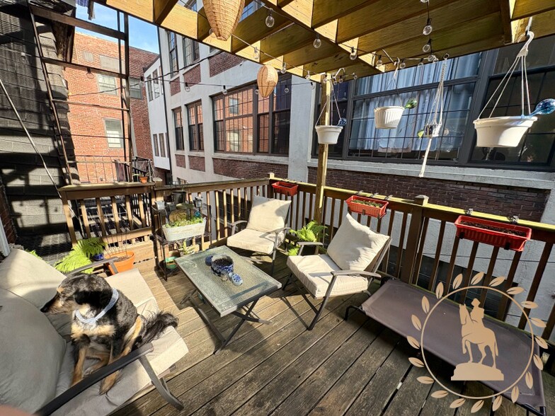 Building Photo - 211 E Mt Royal Ave