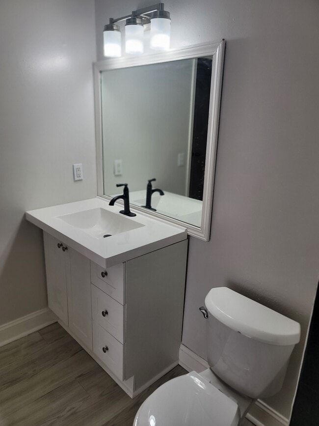 Building Photo - 3429 Malabar Rd