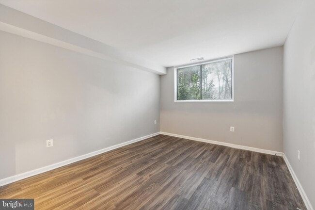Building Photo - 10724 West Dr