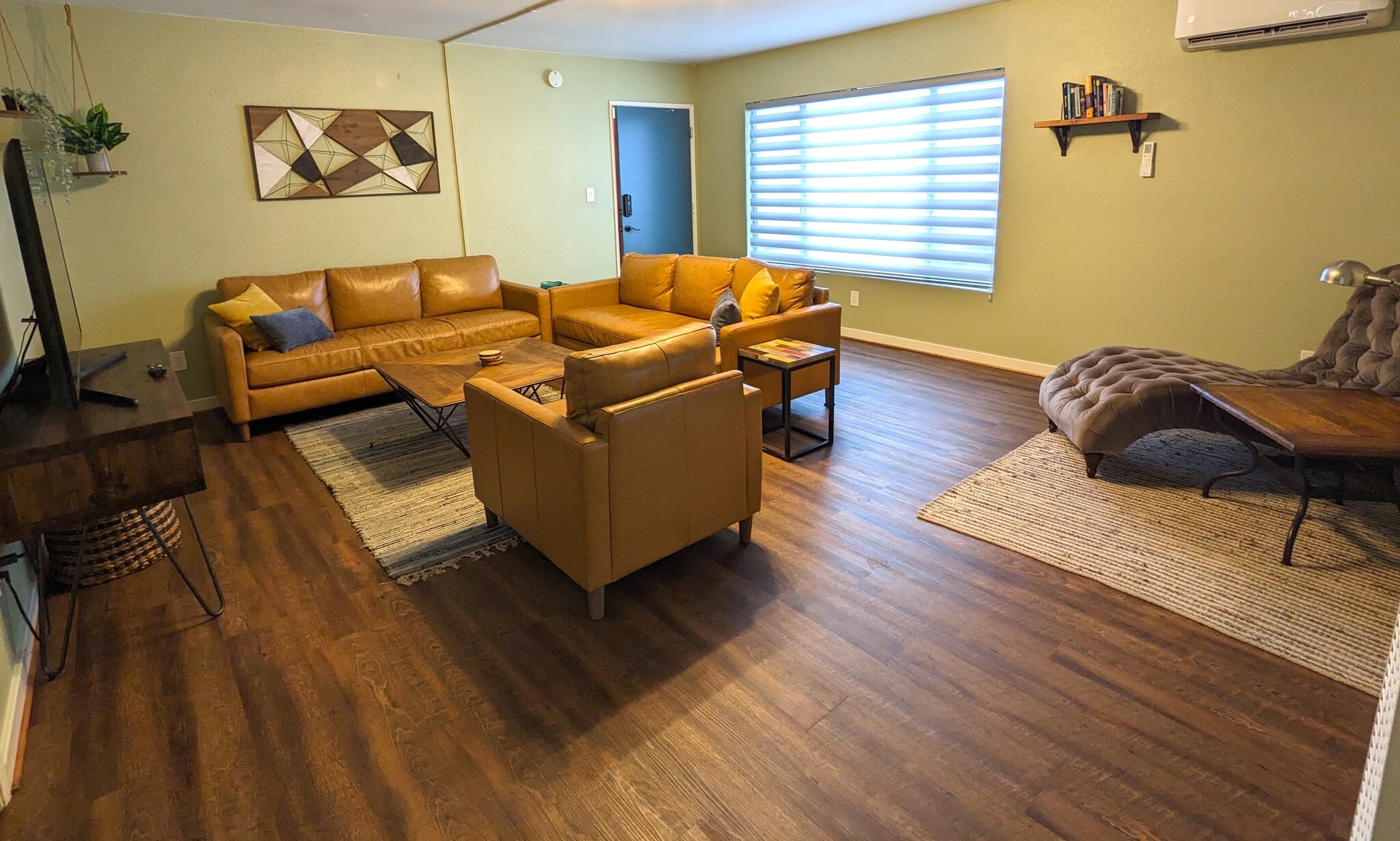 Building Photo - 1634 W 104th St