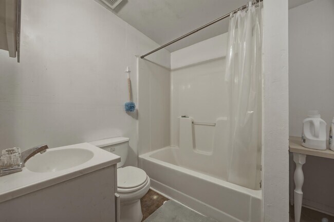 Building Photo - 1641 Atkamire Dr