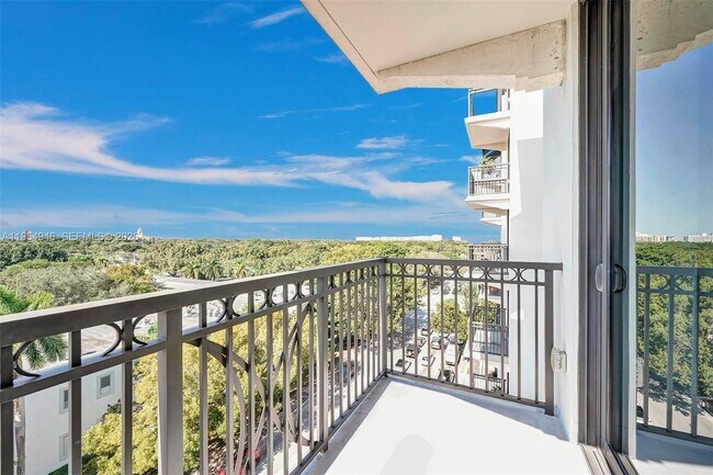 Building Photo - 301 Altara Ave