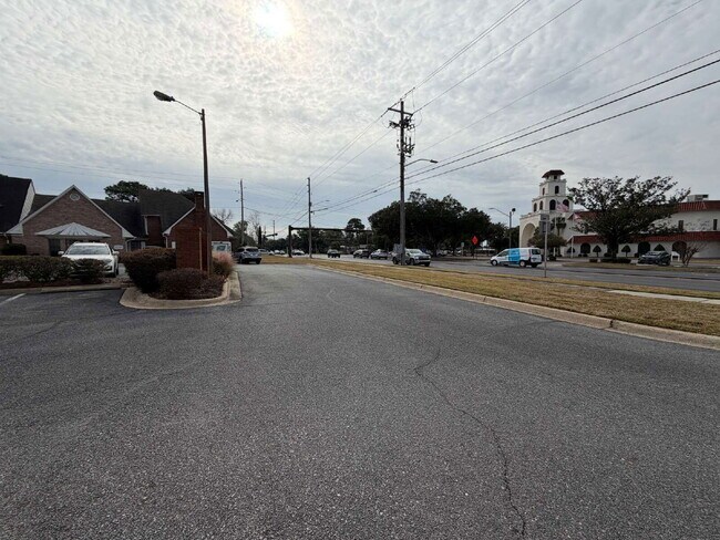 Building Photo - 4300 Bayou Blvd