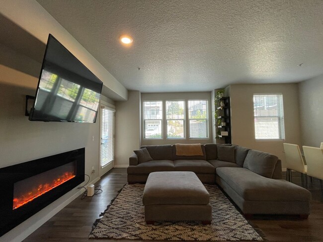 Building Photo - Bright 2Bd 2Ba Beaverton Condo!! By Nike, ...