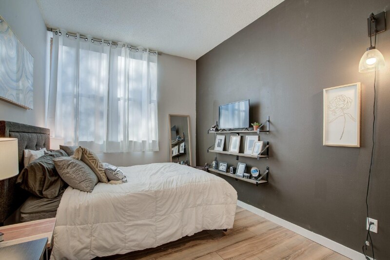 Building Photo - 215 7th St NE