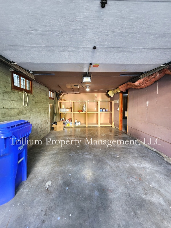 Building Photo - 405 SE 68th Ave