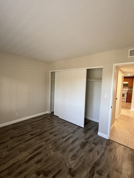 Building Photo - 465 S Ranch View Cir