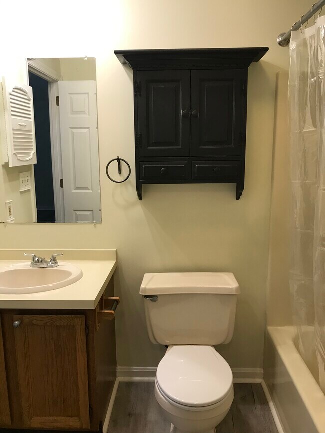 Building Photo - 1111 Cambridge Ct