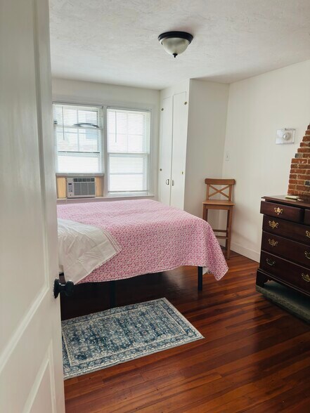 Bedroom 1 - 38 Howard St