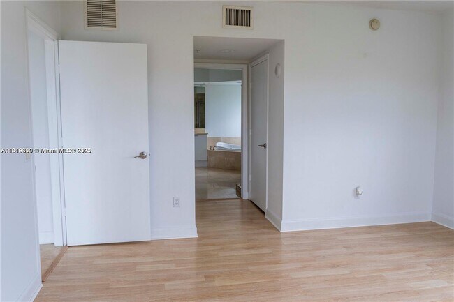 Building Photo - 15051 Royal Oaks Ln