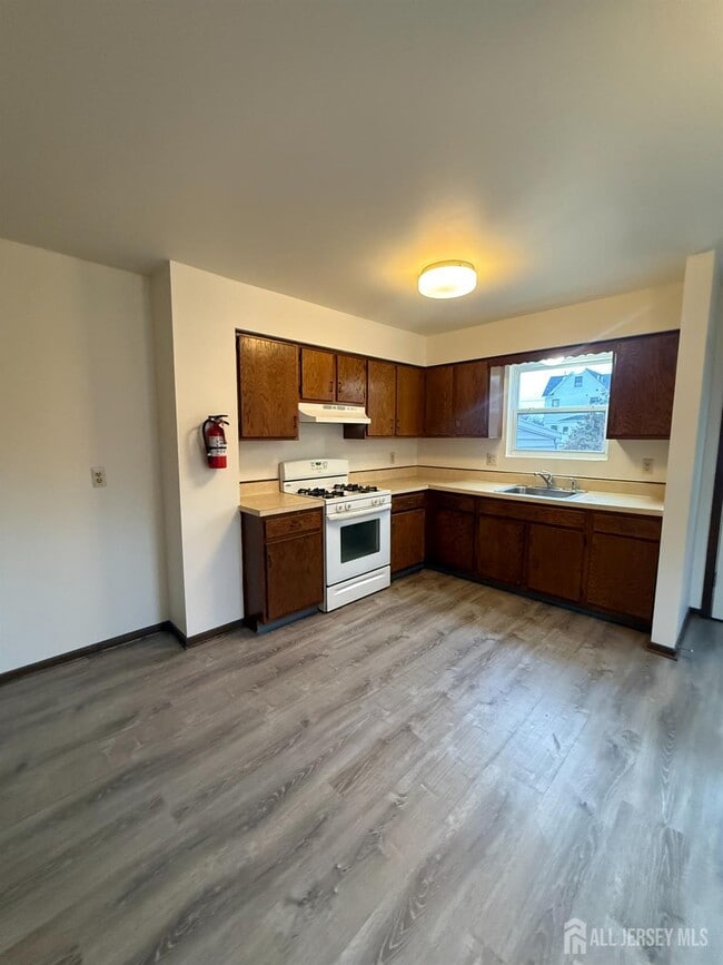 Building Photo - 710-712-712 Drake Ave