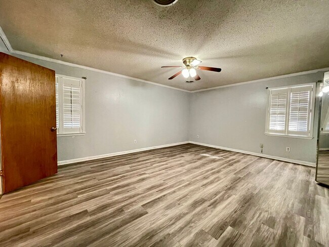 Building Photo - 136 Rwe Jones Dr