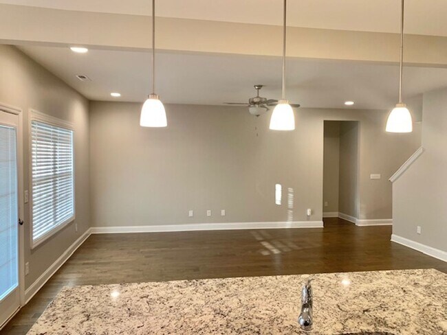 Building Photo - 113 James Parcus Cir