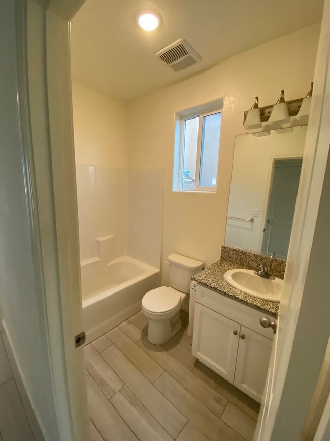 Building Photo - Spacious open and new in Kingsburg