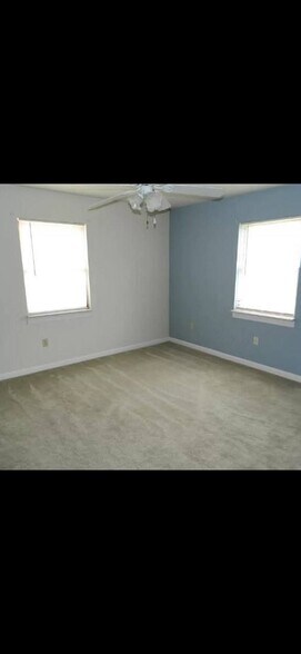 Building Photo - 702 Clearview Dr