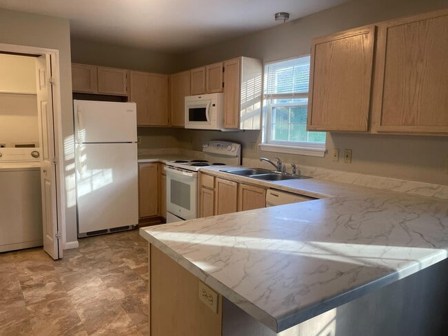 Building Photo - 214 Nikki Way