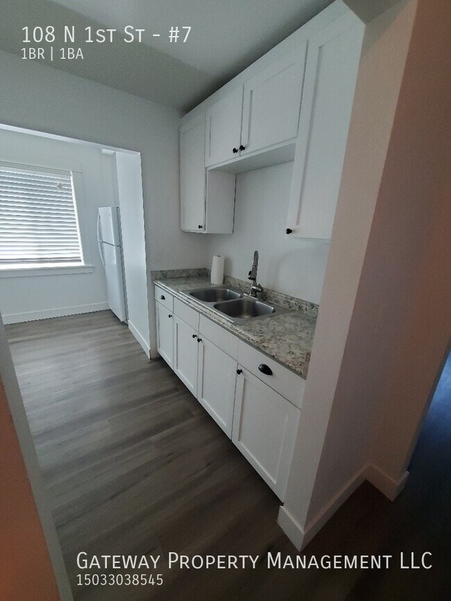 Building Photo - 108 N 1st St